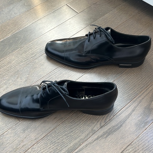 Prada Smooth Leather Lace-Up Dress Shoes with Toe Cap Detail - Picture 3 of 9